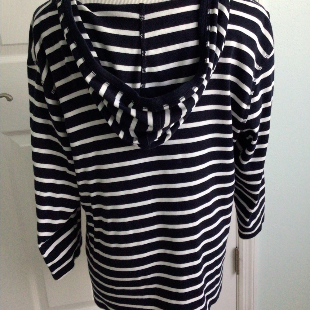 Top - Picture 2 of 3